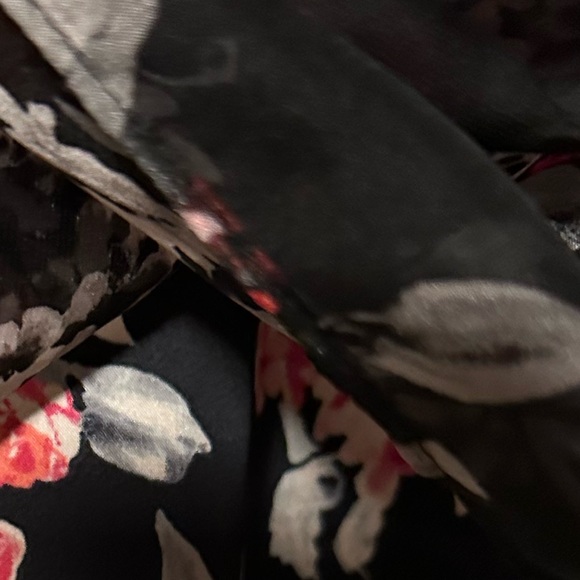 White House Black Market Floral, Halter neckline Top size 0 - Picture 3 of 5